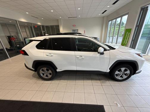 Ice Cap 2025 Toyota RAV4 Hybrid XLE