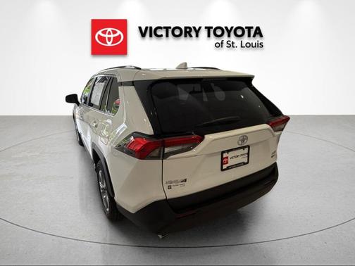 Ice Cap 2025 Toyota RAV4 Hybrid XLE