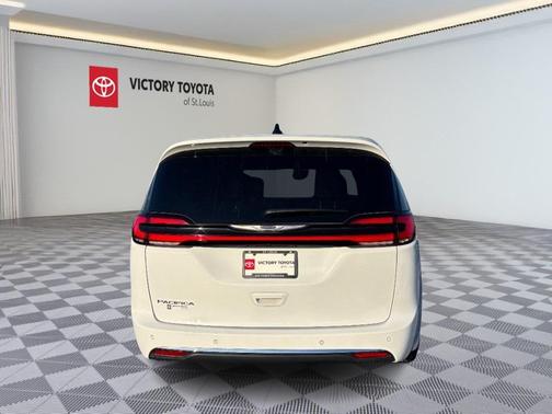 2025 Chrysler Pacifica L