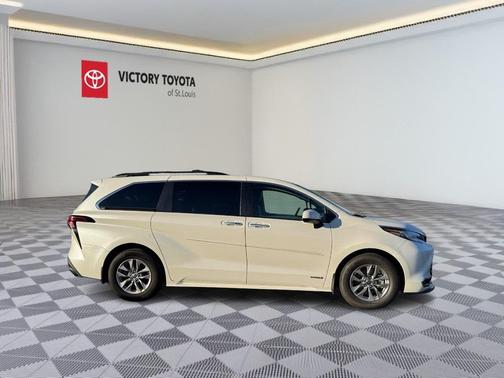 2021 Toyota Sienna XLE 7 Passenger