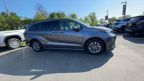 2021 Toyota Sienna XLE 8 Passenger