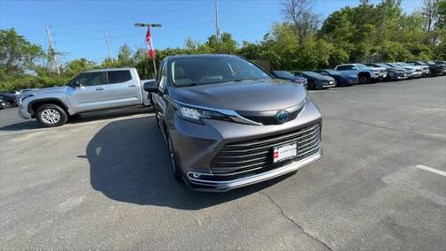 2021 Toyota Sienna XLE 8 Passenger