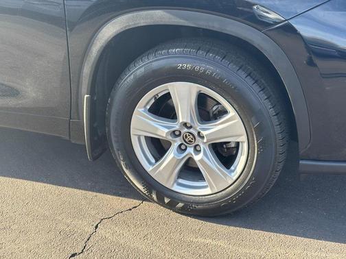 2024 Toyota Highlander LE