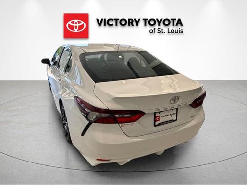 Ice Cap 2024 Toyota Camry SE