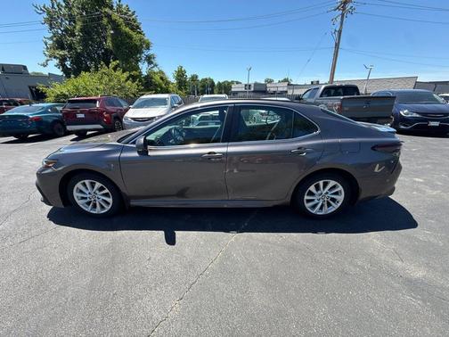 Predawn Gray Mica 2023 Toyota Camry SE