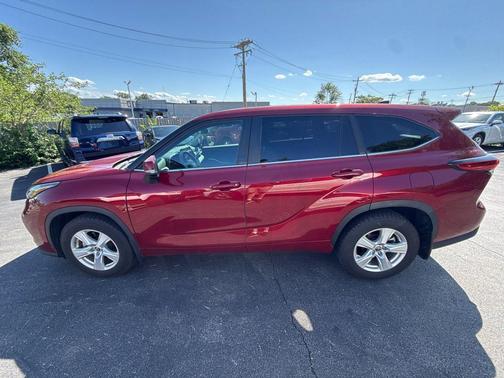 Ruby Flare Pearl 2023 Toyota Highlander LE