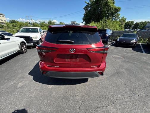 Ruby Flare Pearl 2023 Toyota Highlander LE