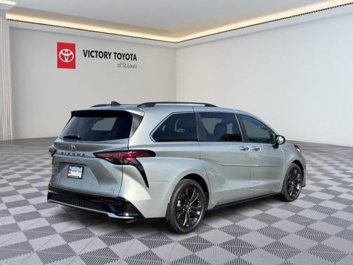 2022 Toyota Sienna XSE 7 Passenger