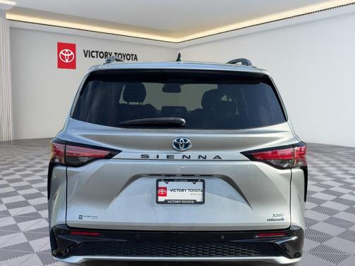 2022 Toyota Sienna XSE 7 Passenger