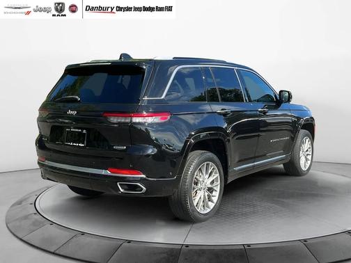 2022 Jeep Grand Cherokee Summit