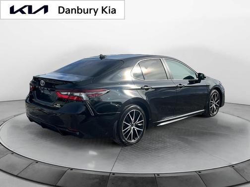 2022 Toyota Camry Hybrid SE