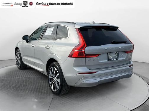 2022 Volvo XC60 B5 Momentum