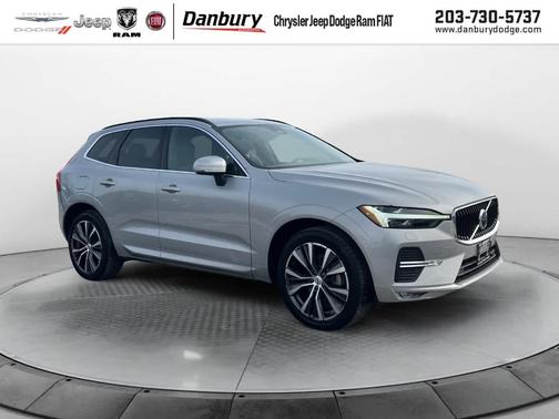 2022 Volvo XC60 B5 Momentum