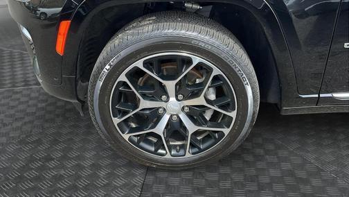 2022 Jeep Grand Cherokee Summit