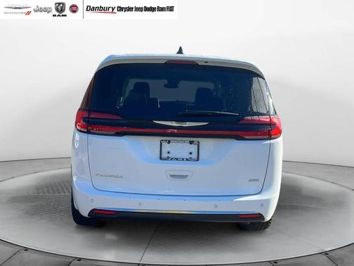 2023 Chrysler Pacifica Touring-L