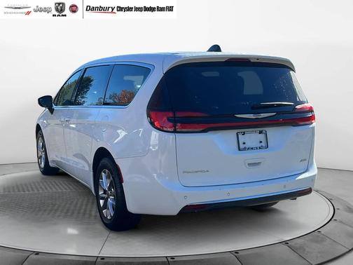 2023 Chrysler Pacifica Touring-L