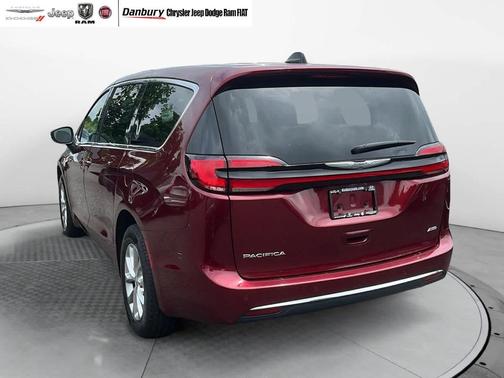 2023 Chrysler Pacifica Touring-L