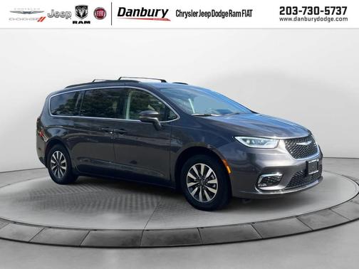 2022 Chrysler Pacifica Hybrid Touring L