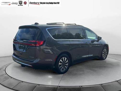 2022 Chrysler Pacifica Hybrid Touring L