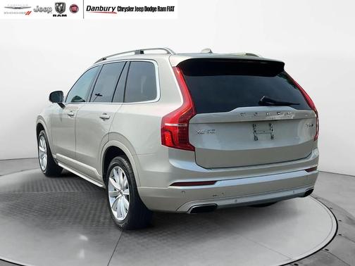 2016 Volvo XC90 T6 Momentum
