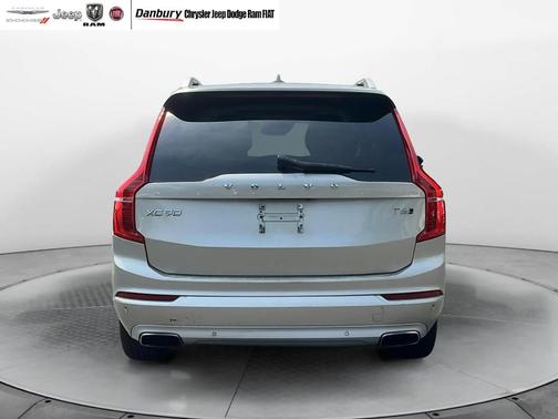2016 Volvo XC90 T6 Momentum