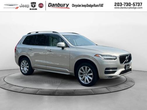 2016 Volvo XC90 T6 Momentum
