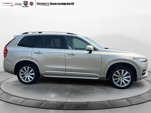 2016 Volvo XC90 T6 Momentum