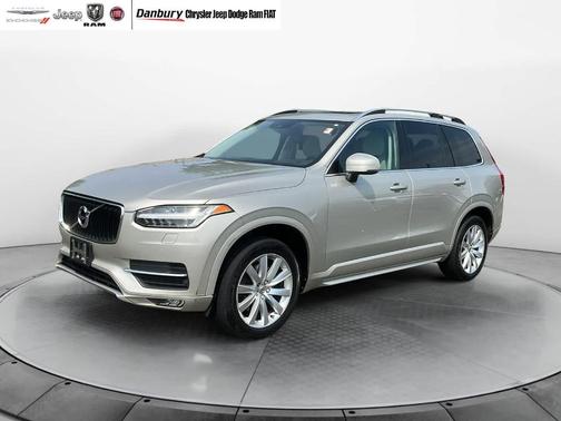 2016 Volvo XC90 T6 Momentum