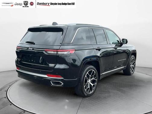 2022 Jeep Grand Cherokee Summit