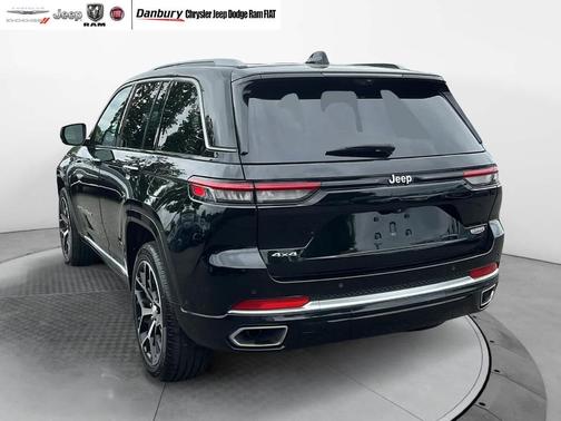2022 Jeep Grand Cherokee Summit