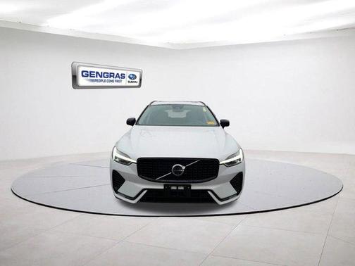 2023 Volvo XC60 B5 Plus Dark Theme