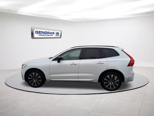 2023 Volvo XC60 B5 Plus Dark Theme