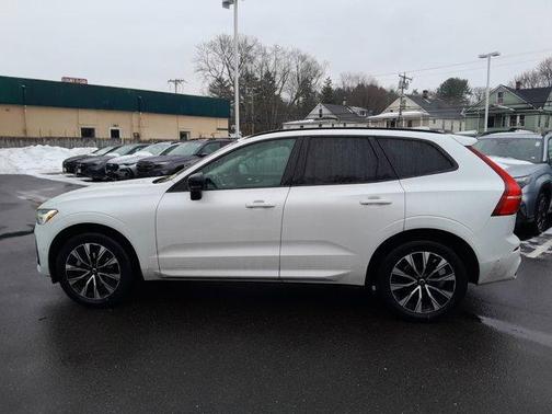 2023 Volvo XC60 B5 Plus Dark Theme