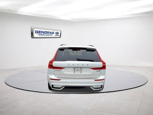 2023 Volvo XC60 B5 Plus Dark Theme