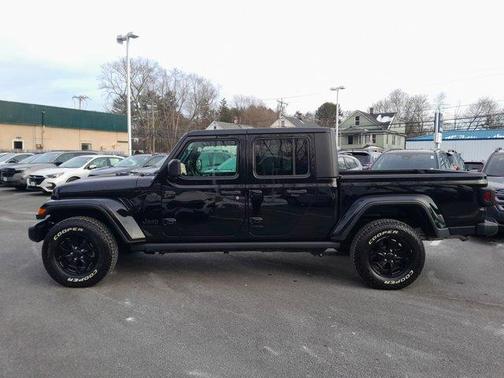 2022 Jeep Gladiator Sport