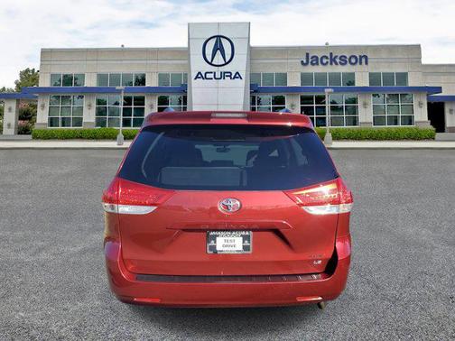 2014 Toyota Sienna LE