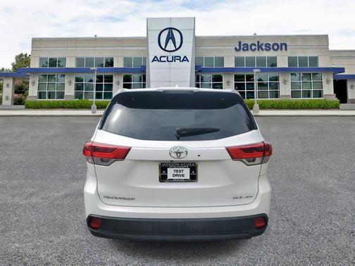 2018 Toyota Highlander SE