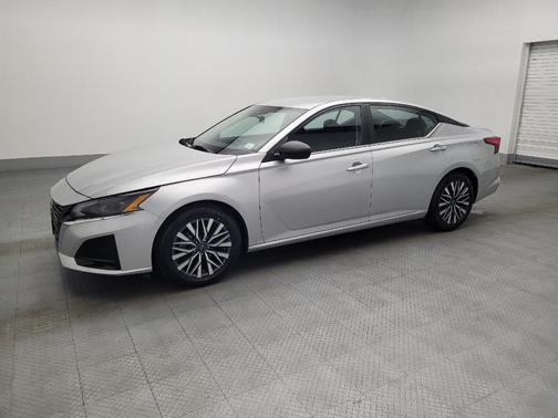 Brilliant Silver Metallic 2024 Nissan Altima 2.5 SV