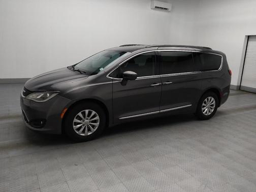 Granite Crystal Metallic Clearcoat 2017 Chrysler Pacifica Touring-L
