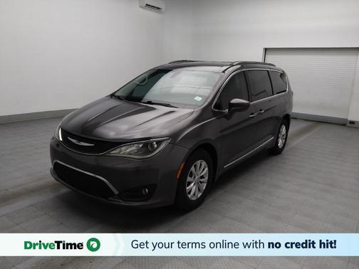 Granite Crystal Metallic Clearcoat 2017 Chrysler Pacifica Touring-L
