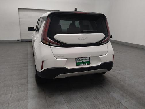 Snow White Pearl 2023 Kia Soul LX