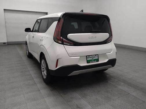 Snow White Pearl 2023 Kia Soul LX