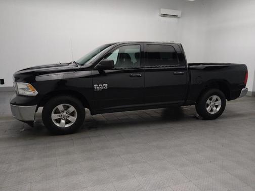 Diamond Black Crystal Pearlcoat 2021 RAM 1500 Classic SLT