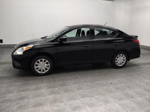 Super Black 2017 Nissan Versa 1.6 S+