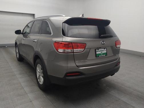 Titanium Silver 2018 Kia Sorento LX