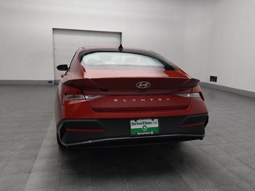 2025 Hyundai ELANTRA SE