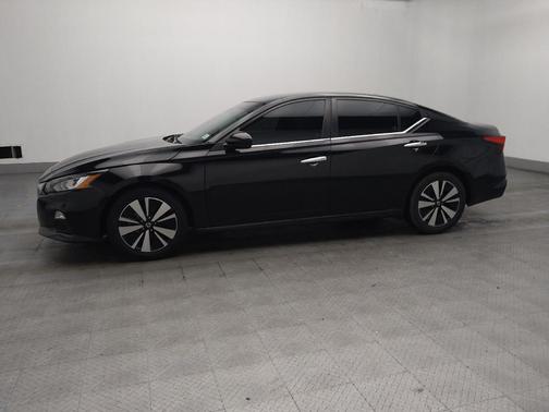 Super Black 2022 Nissan Altima 2.5 SV