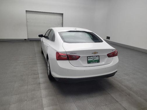 Summit White 2025 Chevrolet Malibu FWD 1LT
