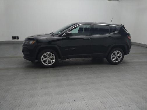 Diamond Black Crystal Pearlcoat 2024 Jeep Compass Sport