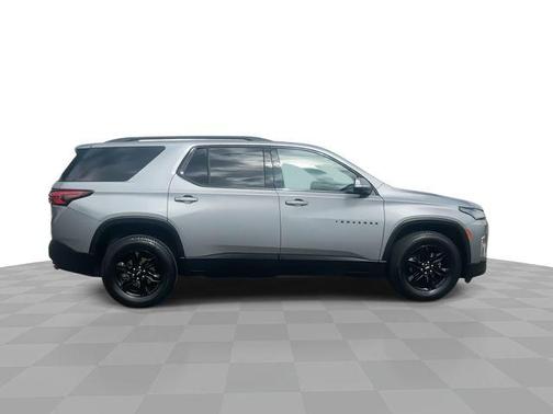 Sterling Gray Metallic 2023 Chevrolet Traverse LT Cloth